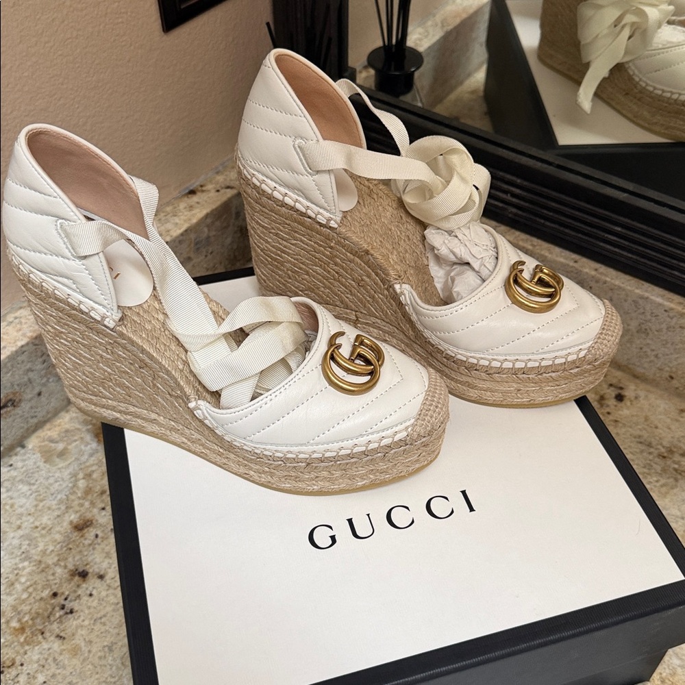 NEW GUCCI White Leather Marmont GG Charlotte Espadrille Wedge Sandals 38.5